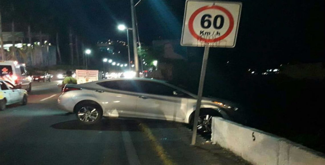 Deja 4 lesionados accidente automovilístico en la Escénica de Acapulco