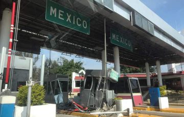 Acab S Se Impacta Contra Caseta De Cobro De La Autopista En Chilpancingo