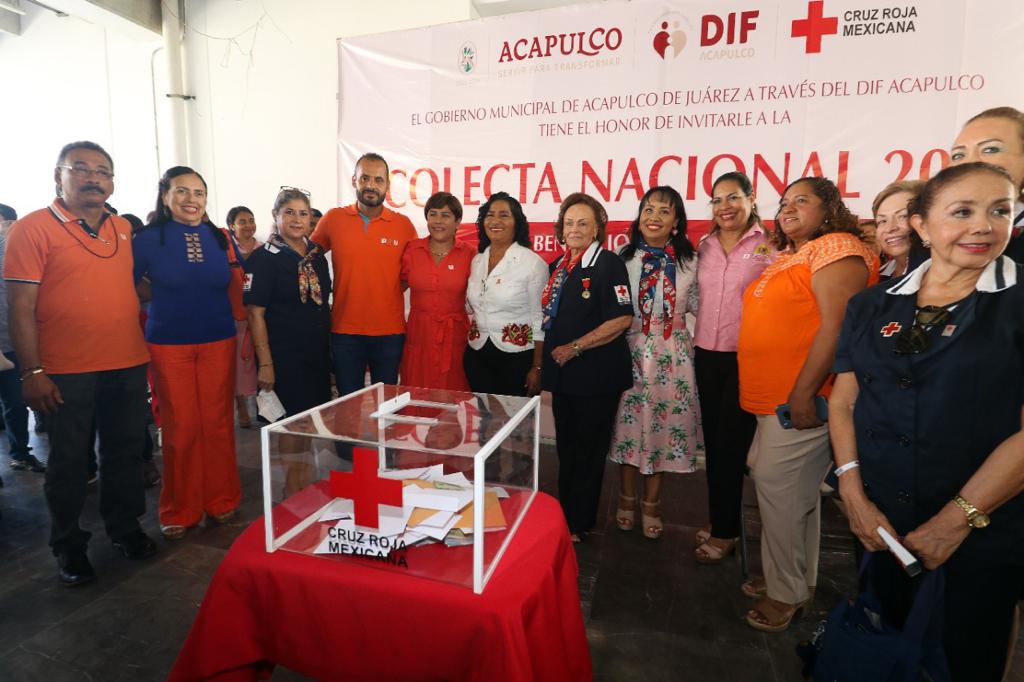 Dona Abelina 200 Mil Pesos A La Cruz Roja Al Asistir A Colecta Anual