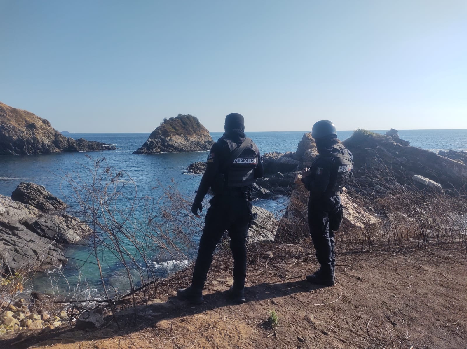 Flota cadáver en playa de Pie de la Cuesta en Acapulco