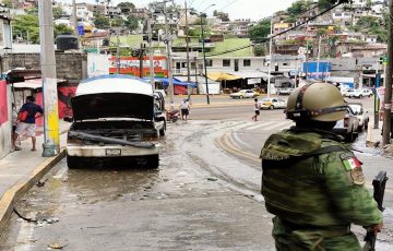 Incendian Camioneta Pasajera Y Disparan Al Aire En Acapulco