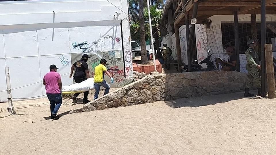 Hallan El Cuerpo De Un Hombre Lapidado En Playa Condesa De Acapulco