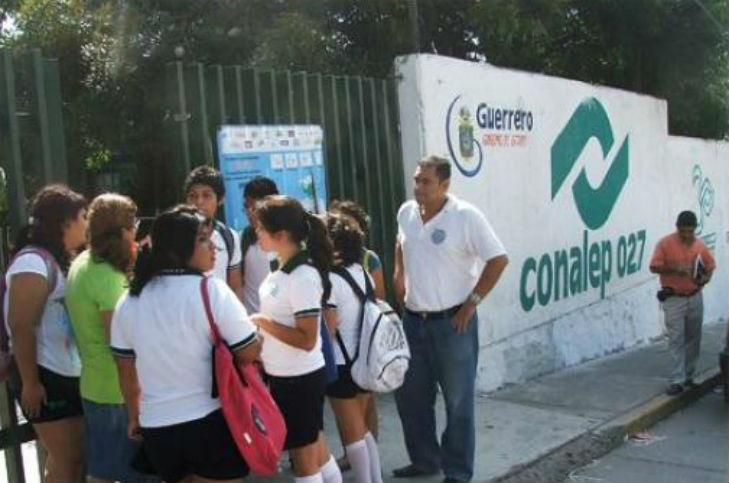 Resultado de imagen para fotos estudiantes conalep zihuatanejo