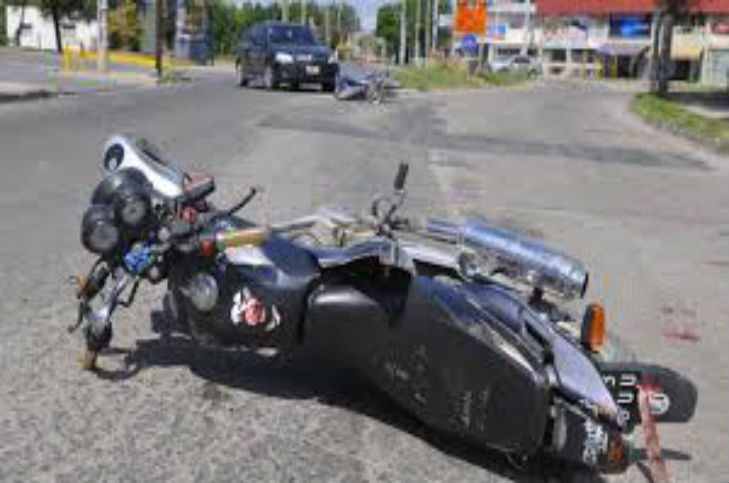 Resultado de imagen para motociclista impacta su moto en costera acapulco