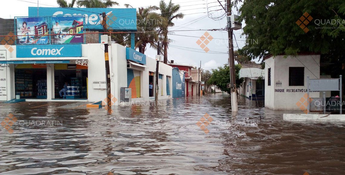 Suspenden clases por la lluvia pero no la fiesta en Juchitán, Oaxaca