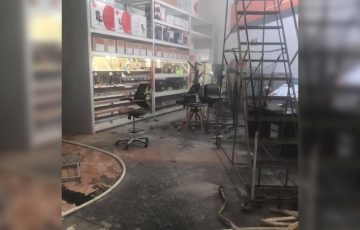 Se incendia sucursal de Office Depot en Acapulco