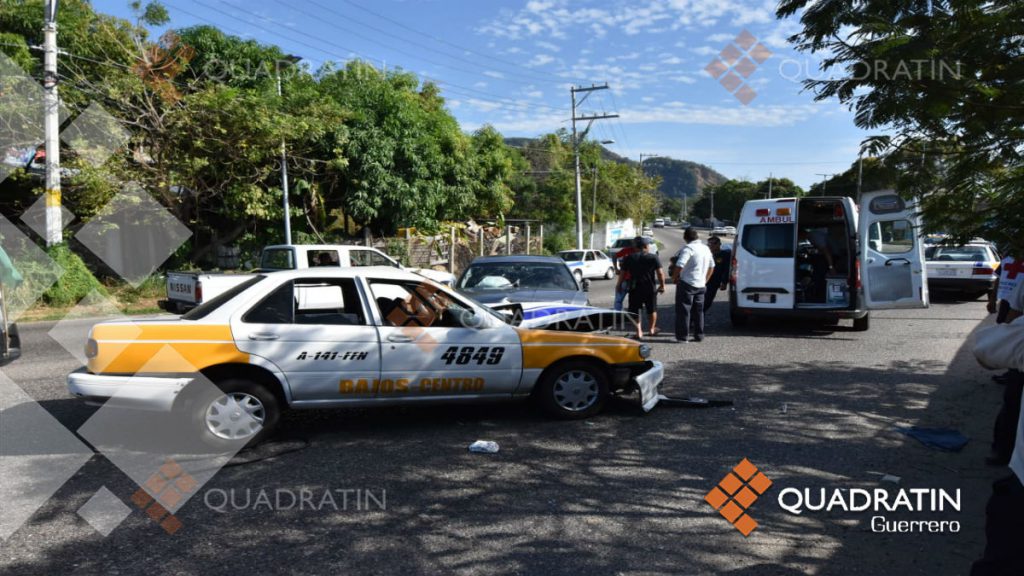  BMW se impacta contra taxi colectivo en Acapulco;   lesionados