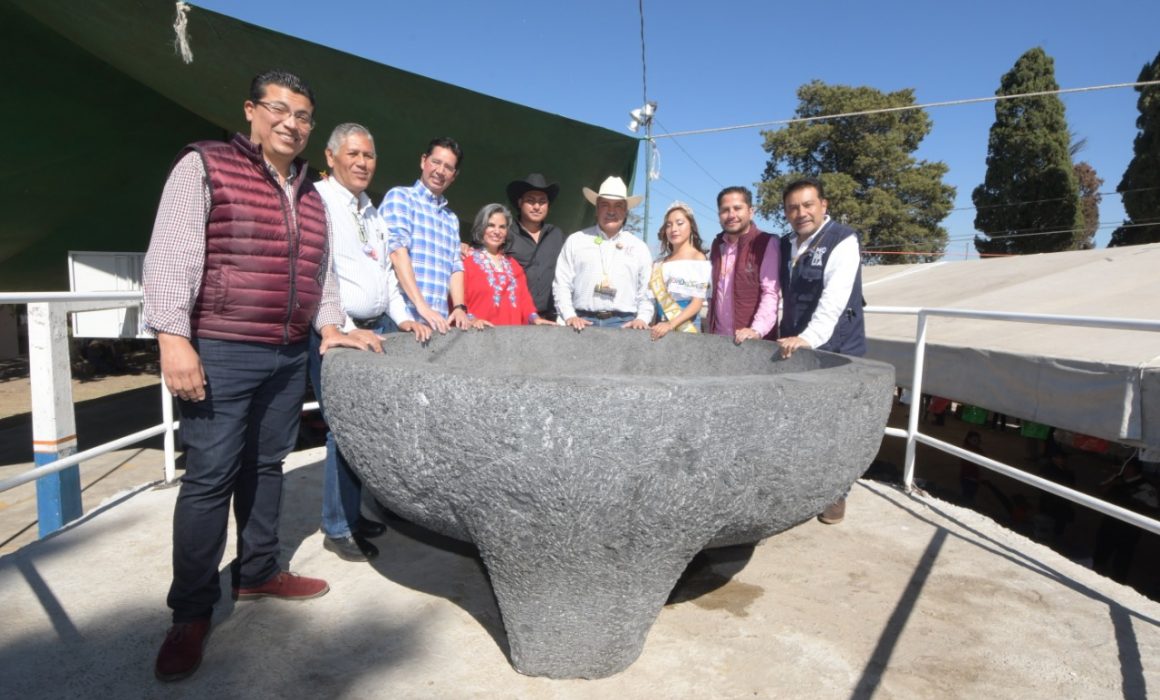 Crean el molcajete más grande del mundo