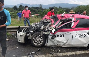 Choque en la Siglo 21 deja 2 muertos y 10 lesionados