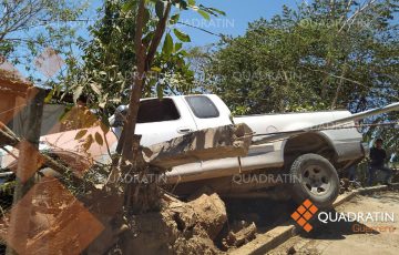 Conductor pierde el control y se estampa contra una casa en Ometepec ...