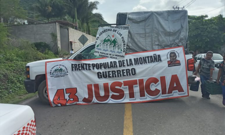Bloquean 3 horas en Tlapa antes de la visita de López Obrador