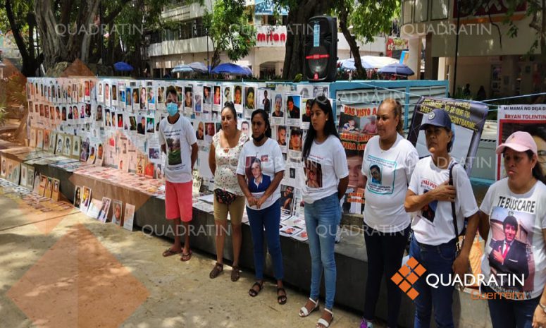Claman justicia por desapariciones y feminicidios en Zócalo de Acapulco