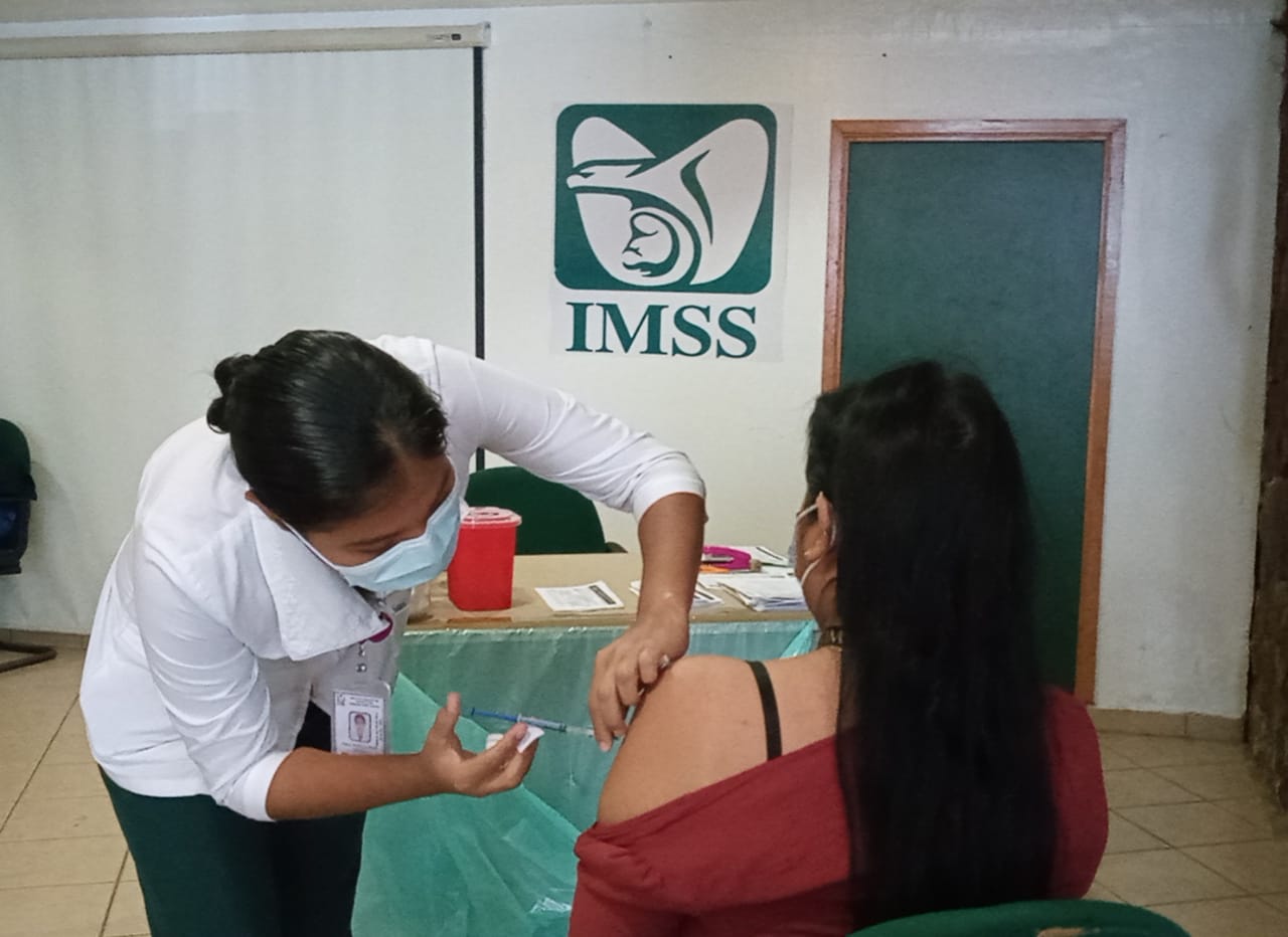 IMSS Guerrero participates in the application of the Covid vaccine in Acapulco