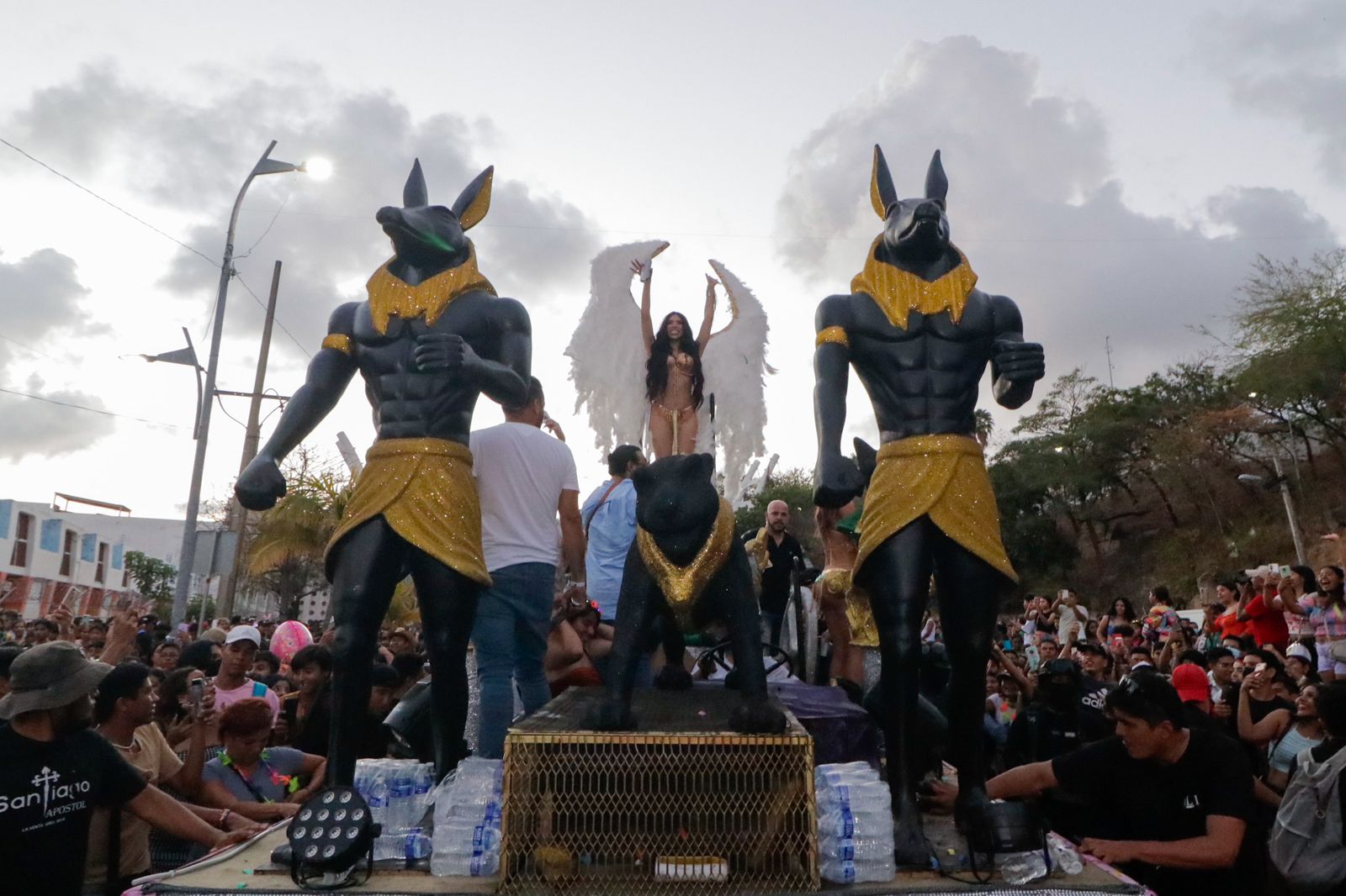 Más de 100 mil personas disfrutan desfile del Carnaval Paraíso Acapulco