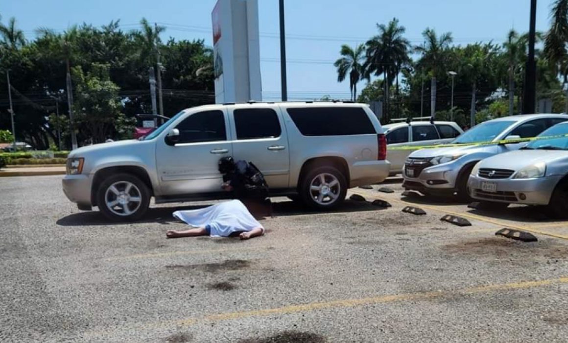 Asesinan a un hombre en estacionamiento de la zona Diamante de Acapulco