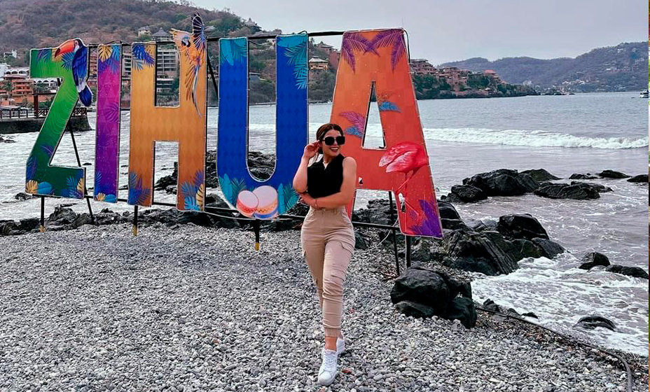 Visita La Influencer Lupita Cardona Las Playas De Zihuatanejo