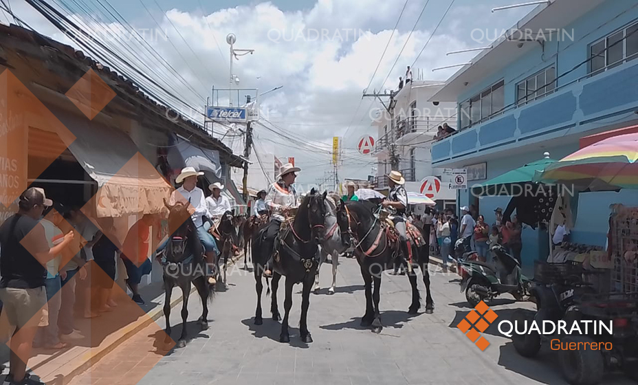 Cabalgata, música y baile para celebrar a Santiago Apóstol en Ometepec ...