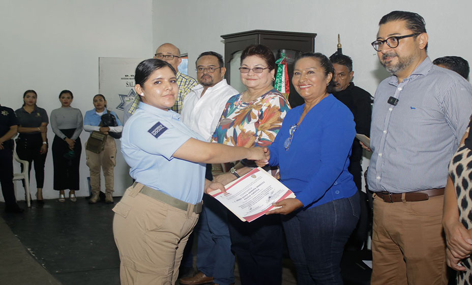 Entrega Abelina López Rodríguez reconocimientos a efectivos de la SSP ...