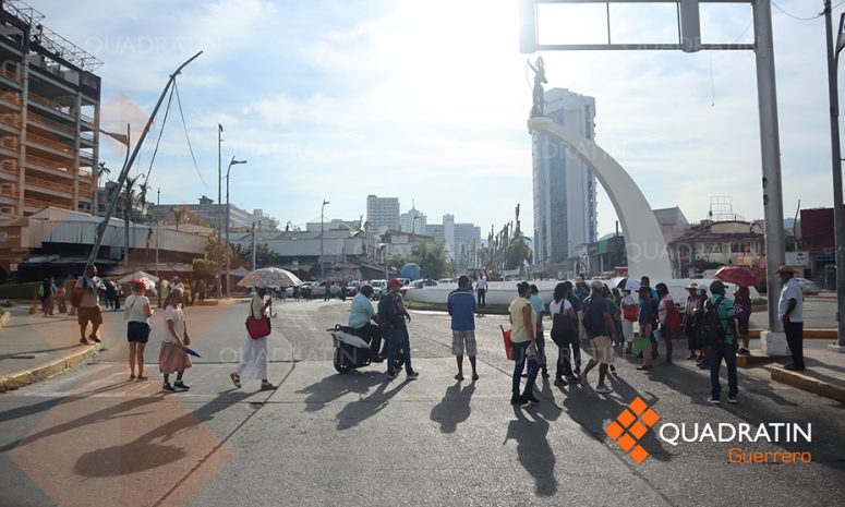 Reactivan bloqueo para insistir en censo de daños por Otis en Acapulco