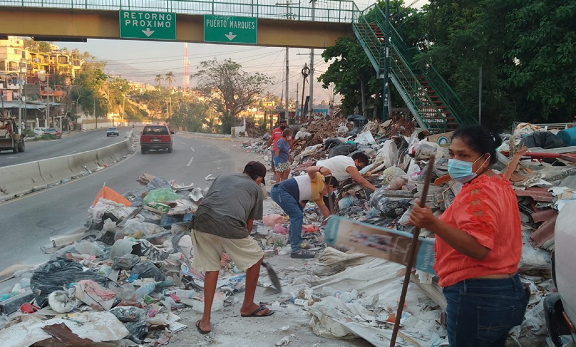 Bloquean Con Basura La Y Griega Las Cruces En Acapulco Exigen Limpieza