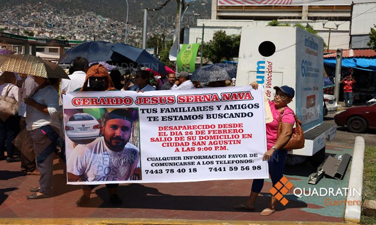 Bloquean la Costera en Acapulco por un joven de 29 años desaparecido