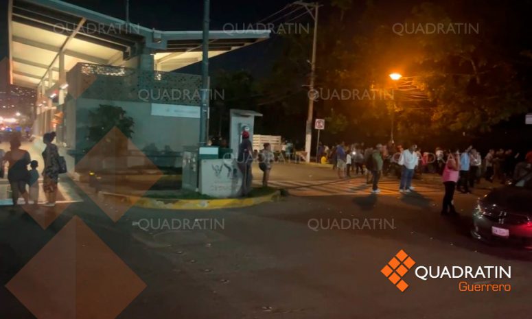 Retiran damnificados segundo bloqueo de la Cuauhtémoc en Acapulco
