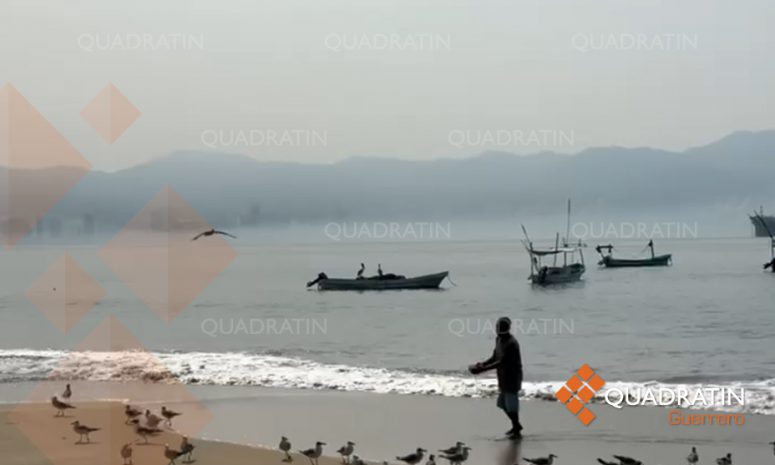 Capa de humo recubre bahía de Acapulco por incendios forestales