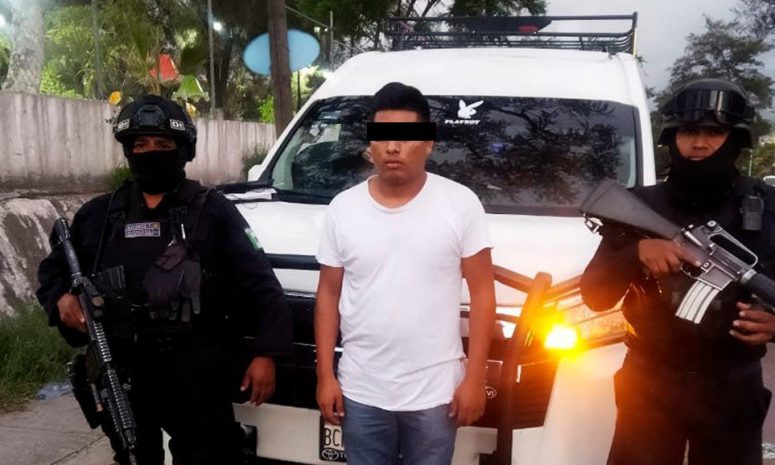 Detienen a hombre con vehículo robado en Chilpancingo
