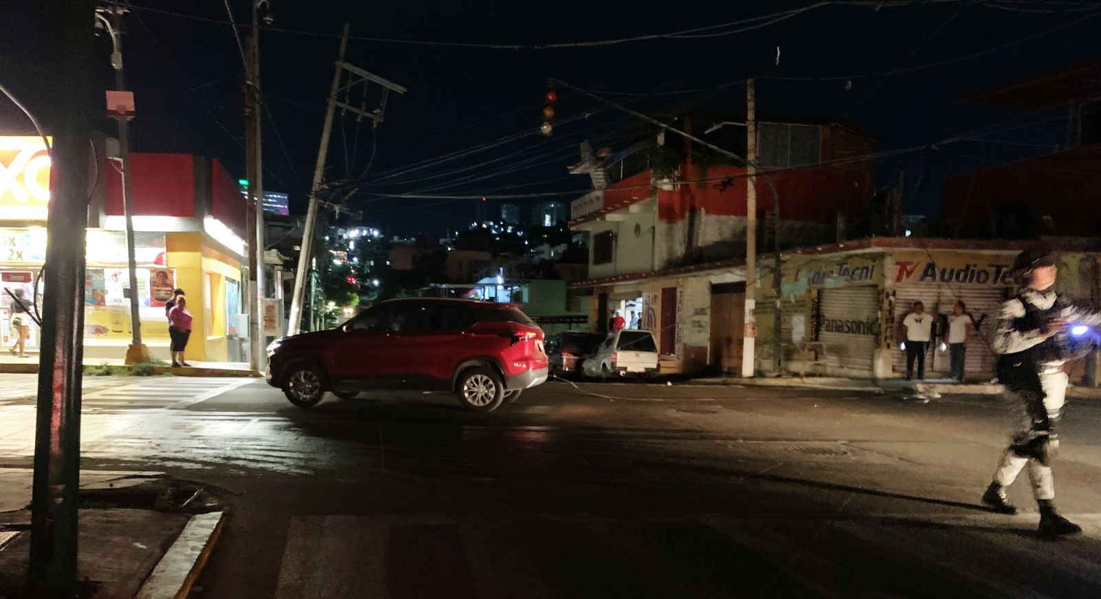 Choca contra poste y deja a vecinos sin luz en la Progreso de Acapulco ...