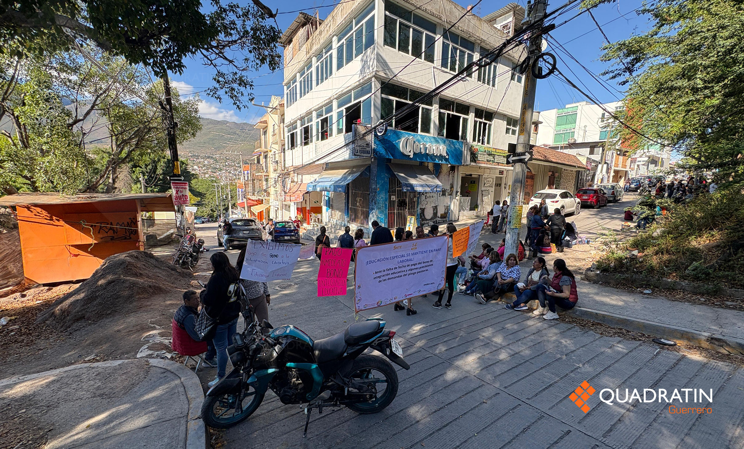 Bloquea SNTE calles y toma oficinas en Chilpancingo por bono ...
