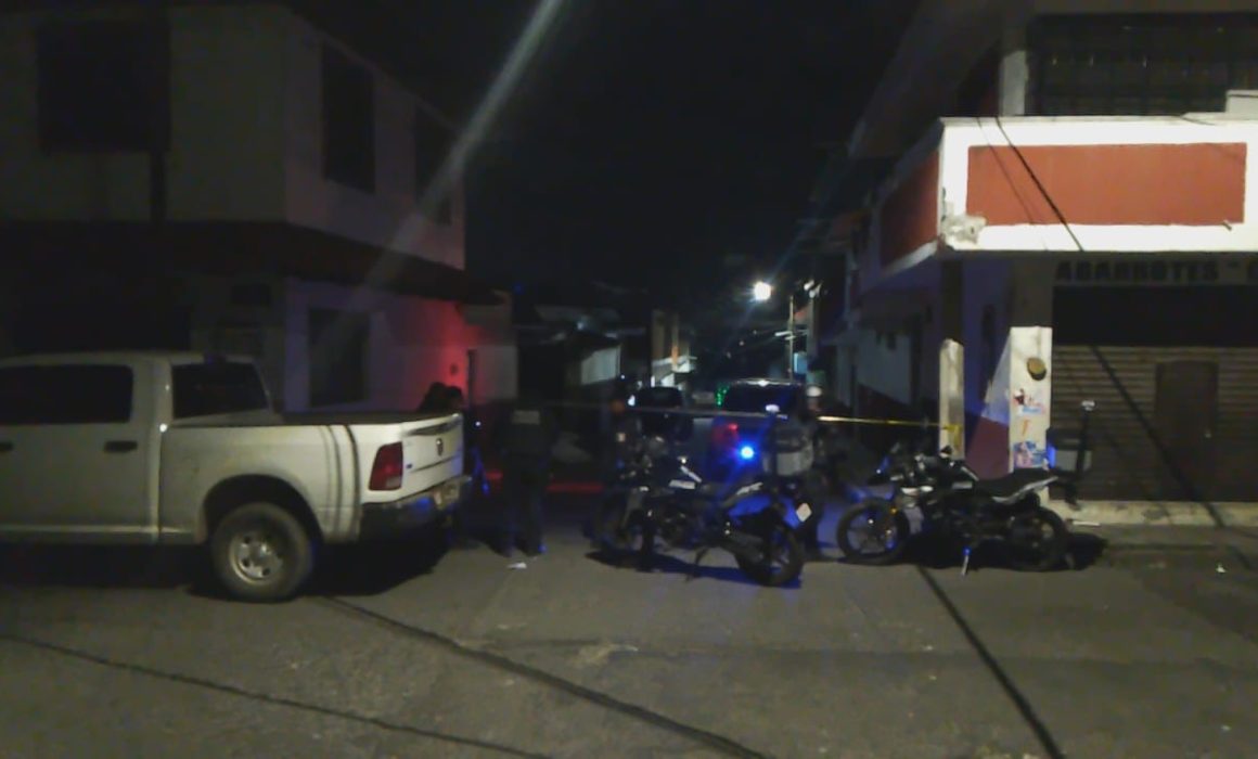 Ultiman a 2 hombres dentro de una casa en Michoacán