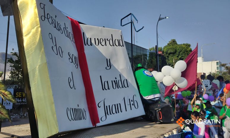 Piden paz cristianos con una caminata y oración en Acapulco