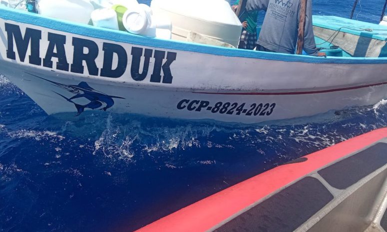 Rescata Marina a 3 extranjeros frente a costas de Chiapas