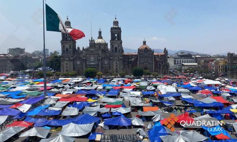 Toma la CNTE accesos a Palacio Nacional en CDMX