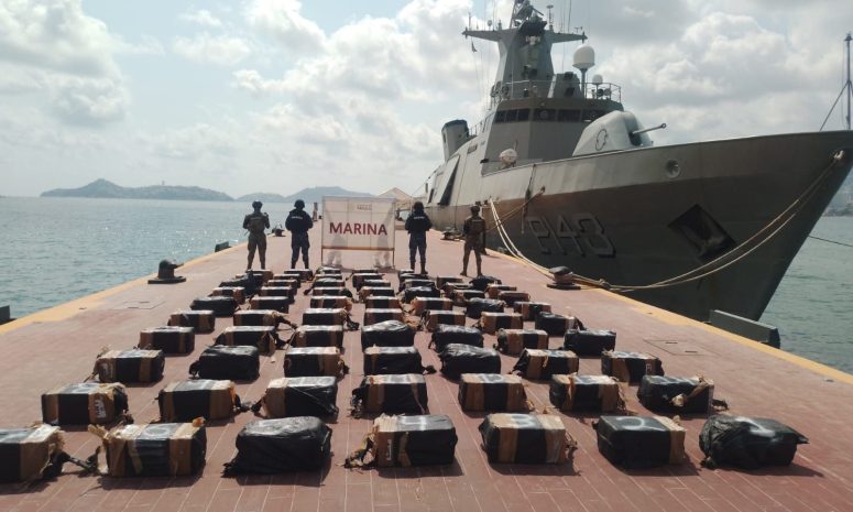 Decomisan 1.3 toneladas de presunta cocaína frente a costas de Guerrero