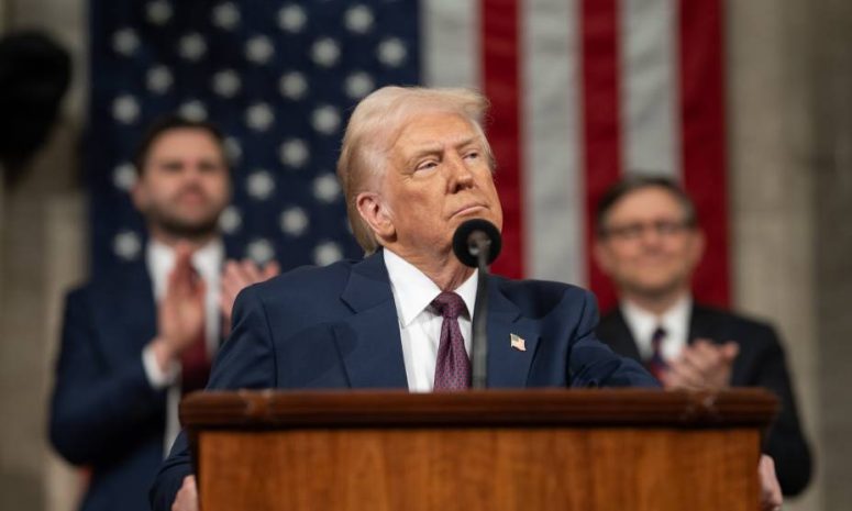 Desafía Trump órdenes judiciales con otra deportación errónea