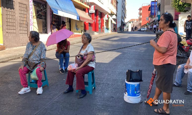 Tras 2 horas retiran bloqueo por falta de agua en Centro de Chilpancingo