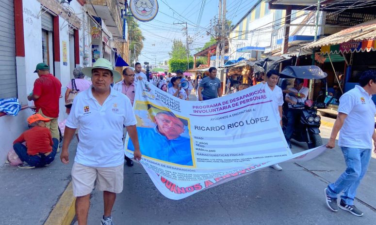 Marchan por empleado del hospital IMSS-Bienestar desaparecido en Tixtla