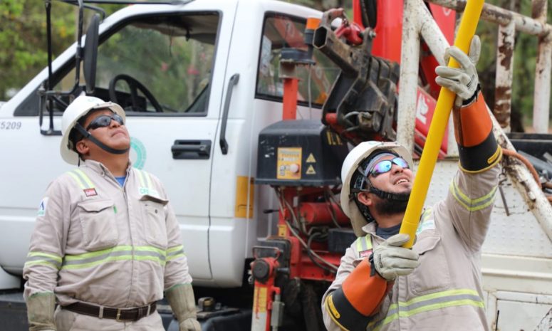 Restaura CFE 72% del servicio eléctrico afectado por huracán Erick