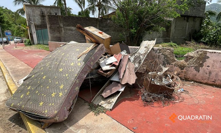 En 4 días sacan colchones y restos de lanchas de laguna en Acapulco