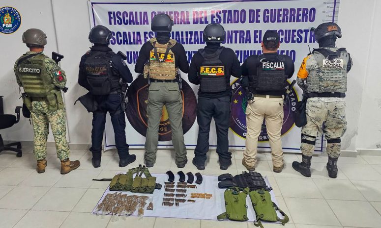 Decomisan 25 bolsas de marihuana y equipo táctico en Petatlán