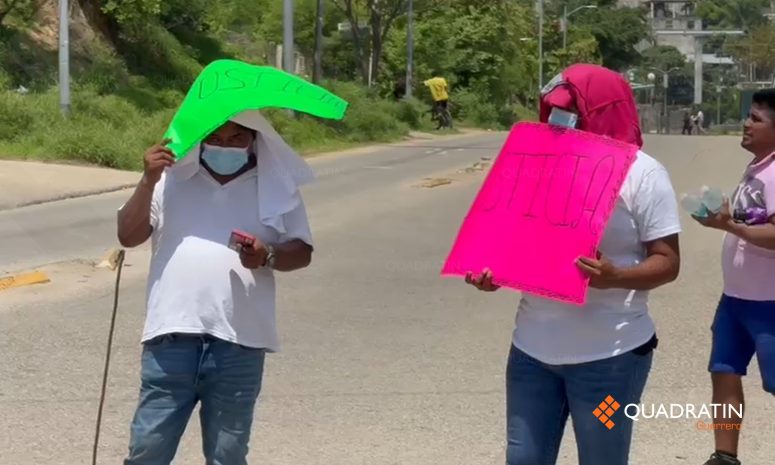 Bloquean la principal entrada de Acapulco por 2 desaparecidos