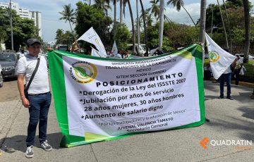 Bloquean maestros 2 horas frente a la delegación del ISSSTE en Acapulco ...