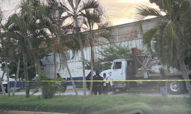 Lo asesinan a tiros dentro de una grúa en Acapulco