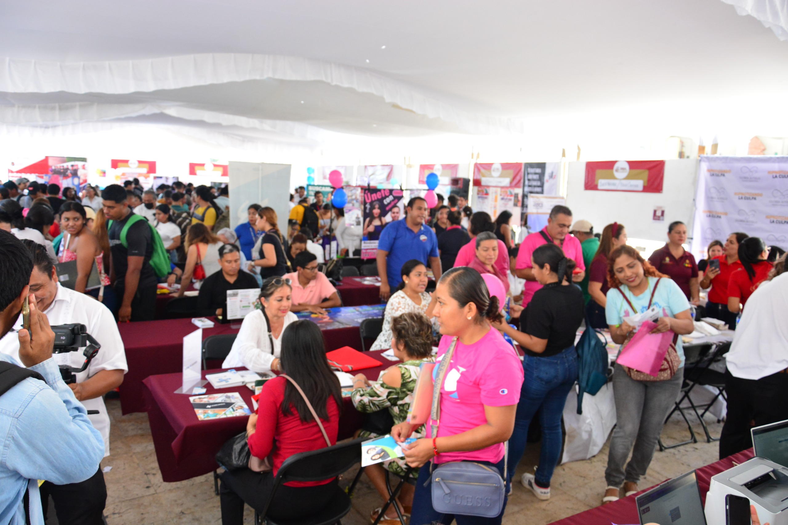 Ofrecen más de mil vacantes en Feria Nacional del Empleo Acapulco 2025 ...