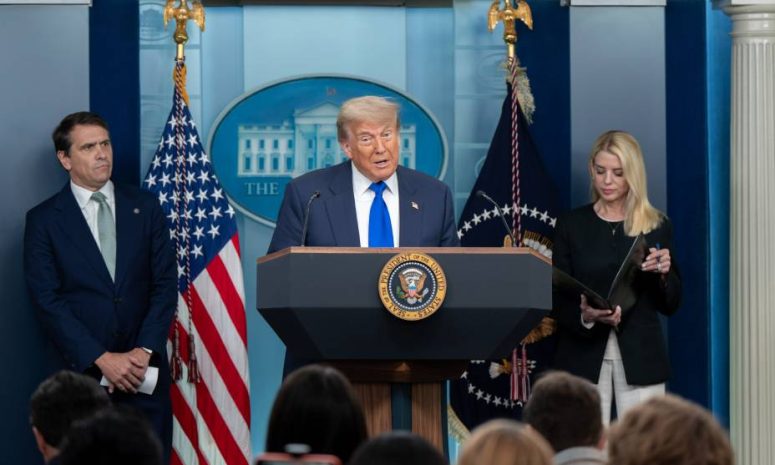 Prepara Trump visita a centro de detención de inmigrantes en Florida