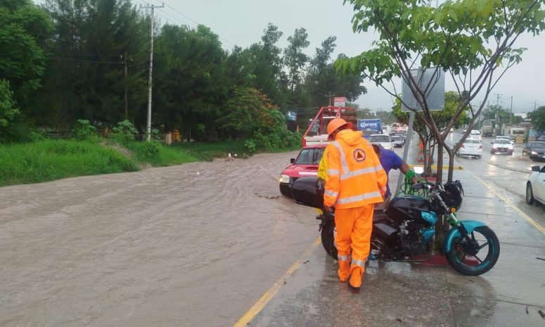Encharcamientos y un accidente causa tormenta en Chilpancingo