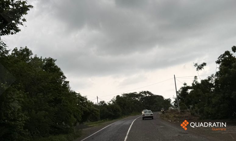 Tormenta eléctrica y viento causan apagón en Zihuatanejo y La Unión