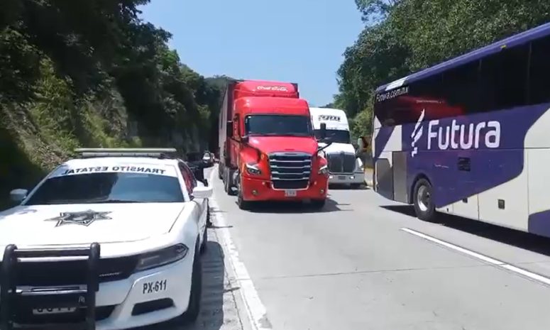 Luego de 5 horas liberan bloqueo en la Autopista del Sol