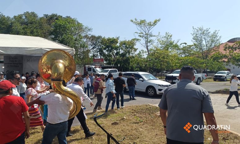 Atiende Evelyn Salgado a damnificados por el huracán Erick en Ometepec